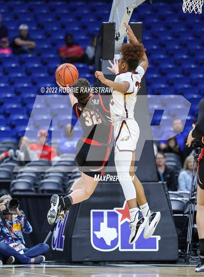 Thumbnail 2 in Winnsboro vs. Fairfield (UIL 3A State Final) photogallery.