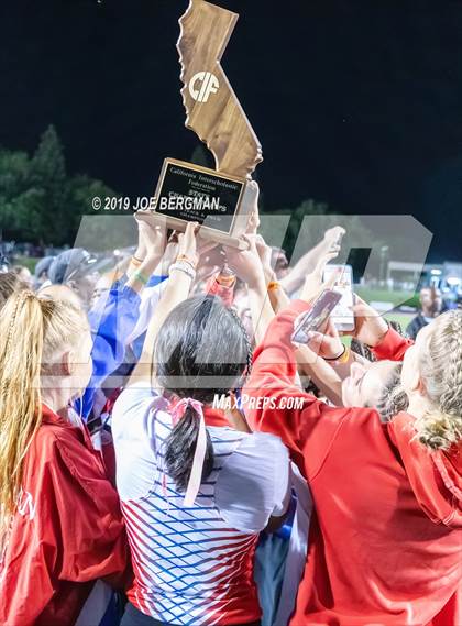 Thumbnail 3 in CIF Track and Field Championships (Girls Awards) photogallery.