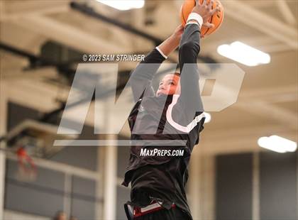 Thumbnail 3 in Centennial vs. De La Salle (NorCal Tipoff Classic) photogallery.