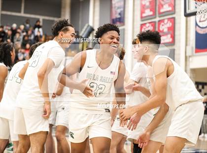 Thumbnail 1 in Centennial vs. De La Salle (NorCal Tipoff Classic) photogallery.