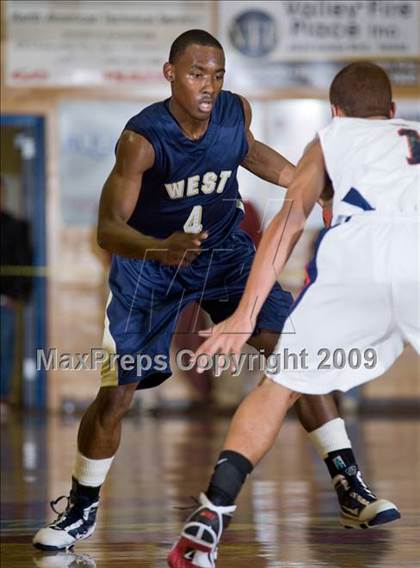 Thumbnail 2 in West vs. Modesto Christian (Modesto Christian Holiday Hoops) photogallery.