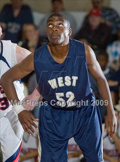 Thumbnail 3 in West vs. Modesto Christian (Modesto Christian Holiday Hoops) photogallery.