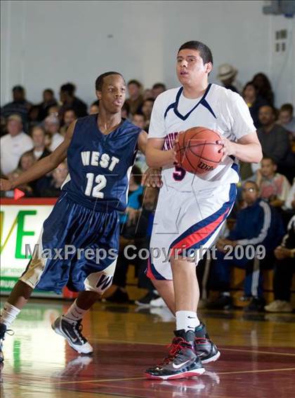 Thumbnail 2 in West vs. Modesto Christian (Modesto Christian Holiday Hoops) photogallery.