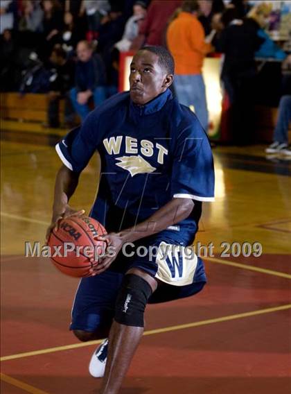 Thumbnail 1 in West vs. Modesto Christian (Modesto Christian Holiday Hoops) photogallery.