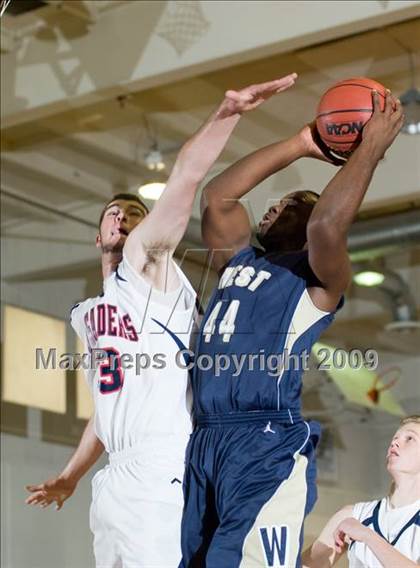 Thumbnail 1 in West vs. Modesto Christian (Modesto Christian Holiday Hoops) photogallery.