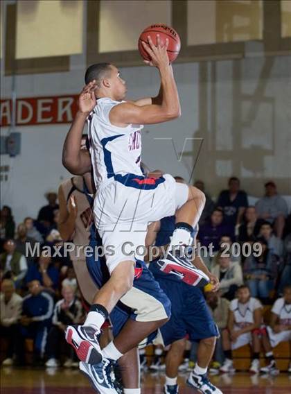 Thumbnail 1 in West vs. Modesto Christian (Modesto Christian Holiday Hoops) photogallery.