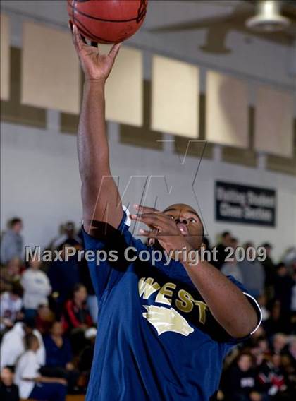Thumbnail 2 in West vs. Modesto Christian (Modesto Christian Holiday Hoops) photogallery.