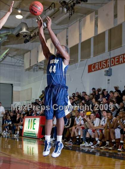 Thumbnail 2 in West vs. Modesto Christian (Modesto Christian Holiday Hoops) photogallery.