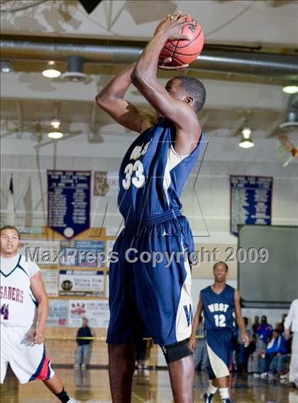 Thumbnail 3 in West vs. Modesto Christian (Modesto Christian Holiday Hoops) photogallery.