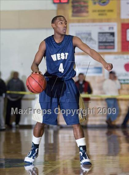 Thumbnail 2 in West vs. Modesto Christian (Modesto Christian Holiday Hoops) photogallery.