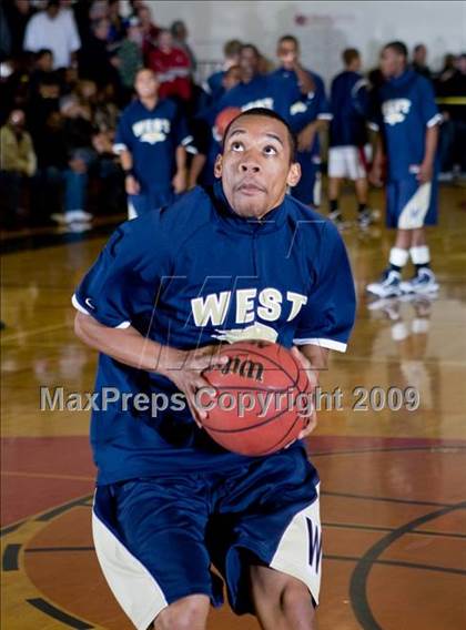 Thumbnail 2 in West vs. Modesto Christian (Modesto Christian Holiday Hoops) photogallery.