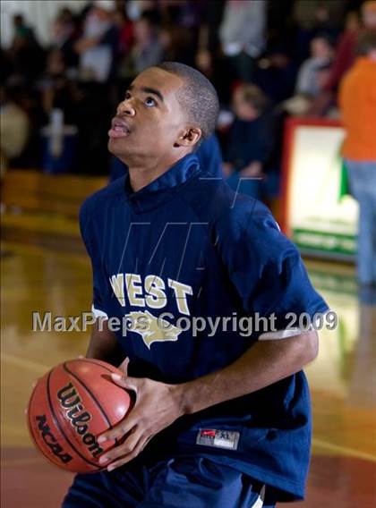 Thumbnail 2 in West vs. Modesto Christian (Modesto Christian Holiday Hoops) photogallery.