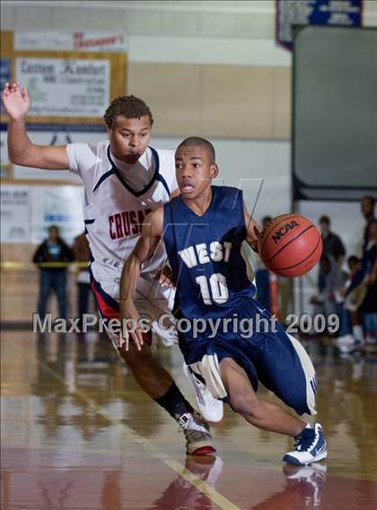 Thumbnail 3 in West vs. Modesto Christian (Modesto Christian Holiday Hoops) photogallery.
