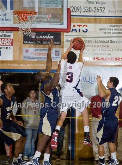 Thumbnail 2 in West vs. Modesto Christian (Modesto Christian Holiday Hoops) photogallery.