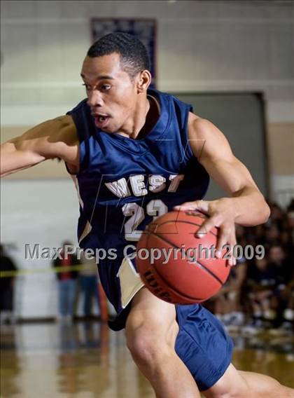 Thumbnail 1 in West vs. Modesto Christian (Modesto Christian Holiday Hoops) photogallery.