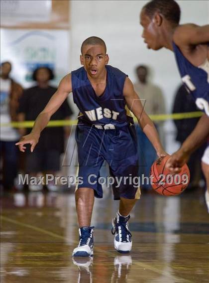 Thumbnail 2 in West vs. Modesto Christian (Modesto Christian Holiday Hoops) photogallery.