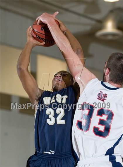 Thumbnail 1 in West vs. Modesto Christian (Modesto Christian Holiday Hoops) photogallery.
