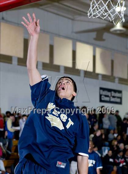 Thumbnail 2 in West vs. Modesto Christian (Modesto Christian Holiday Hoops) photogallery.