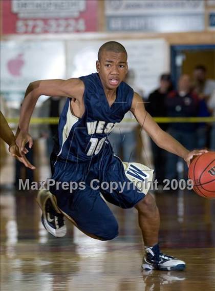 Thumbnail 3 in West vs. Modesto Christian (Modesto Christian Holiday Hoops) photogallery.