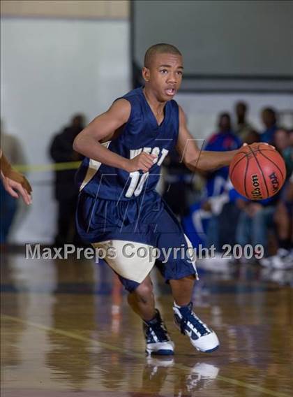 Thumbnail 3 in West vs. Modesto Christian (Modesto Christian Holiday Hoops) photogallery.