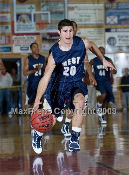 Thumbnail 3 in West vs. Modesto Christian (Modesto Christian Holiday Hoops) photogallery.