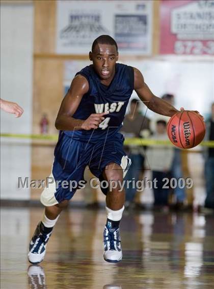 Thumbnail 3 in West vs. Modesto Christian (Modesto Christian Holiday Hoops) photogallery.