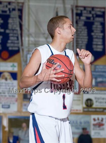 Thumbnail 1 in West vs. Modesto Christian (Modesto Christian Holiday Hoops) photogallery.