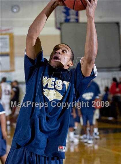 Thumbnail 3 in West vs. Modesto Christian (Modesto Christian Holiday Hoops) photogallery.