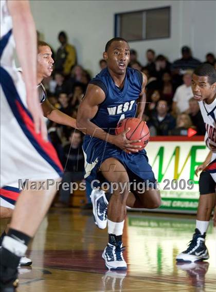 Thumbnail 2 in West vs. Modesto Christian (Modesto Christian Holiday Hoops) photogallery.