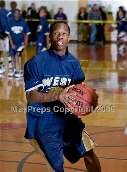 Thumbnail 3 in West vs. Modesto Christian (Modesto Christian Holiday Hoops) photogallery.