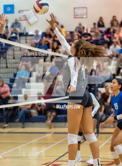 Thumbnail 1 in Hamilton vs Perry photogallery.