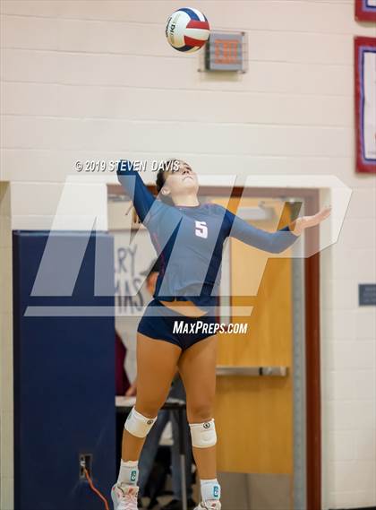 Thumbnail 3 in Hamilton vs Perry photogallery.