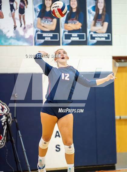 Thumbnail 3 in Hamilton vs Perry photogallery.