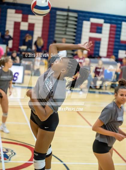 Thumbnail 2 in Hamilton vs Perry photogallery.