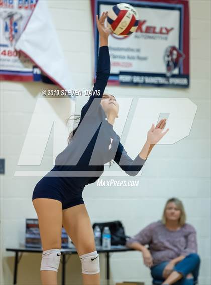 Thumbnail 2 in Hamilton vs Perry photogallery.