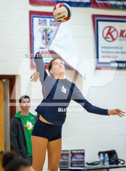 Thumbnail 2 in Hamilton vs Perry photogallery.