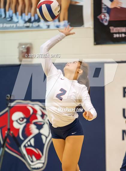 Thumbnail 1 in Hamilton vs Perry photogallery.