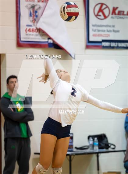 Thumbnail 2 in Hamilton vs Perry photogallery.
