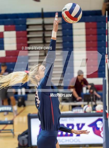 Thumbnail 2 in Hamilton vs Perry photogallery.