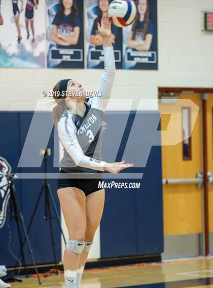 Thumbnail 1 in Hamilton vs Perry photogallery.