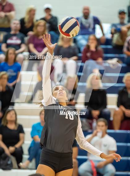 Thumbnail 3 in Hamilton vs Perry photogallery.
