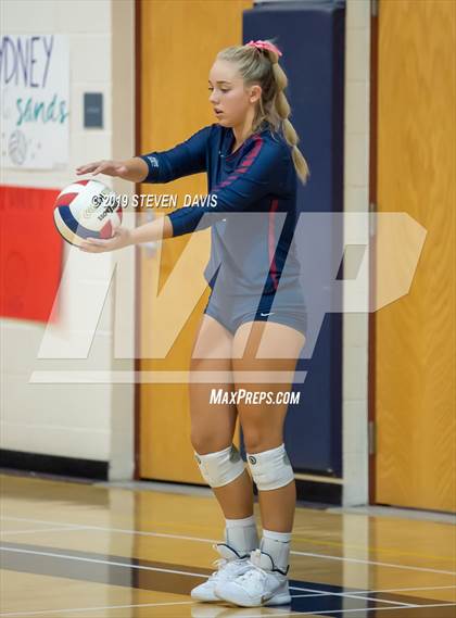 Thumbnail 3 in Hamilton vs Perry photogallery.