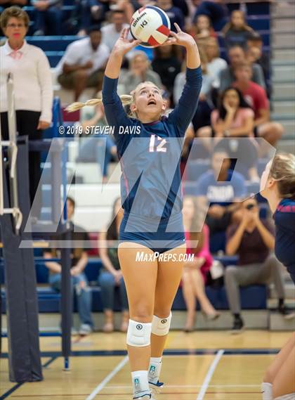 Thumbnail 3 in Hamilton vs Perry photogallery.