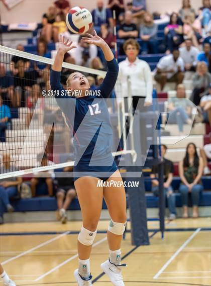 Thumbnail 2 in Hamilton vs Perry photogallery.