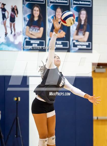 Thumbnail 3 in Hamilton vs Perry photogallery.