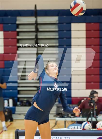 Thumbnail 3 in Hamilton vs Perry photogallery.