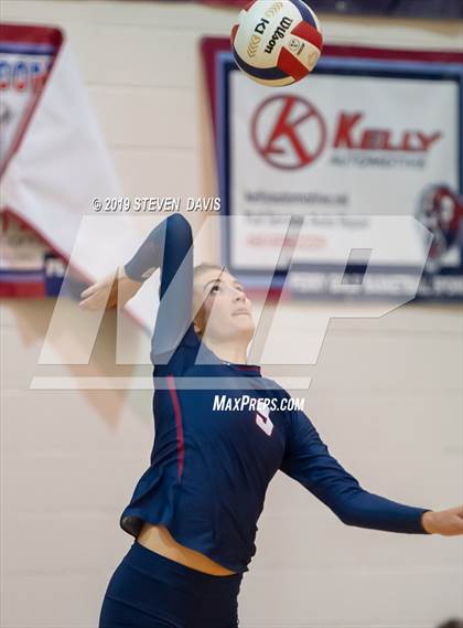 Thumbnail 3 in Hamilton vs Perry photogallery.