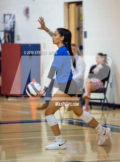 Thumbnail 3 in Hamilton vs Perry photogallery.