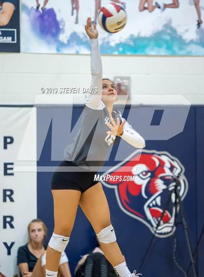 Thumbnail 3 in Hamilton vs Perry photogallery.