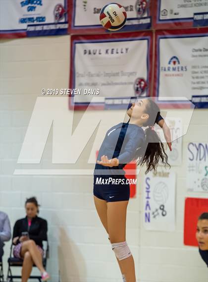 Thumbnail 2 in Hamilton vs Perry photogallery.